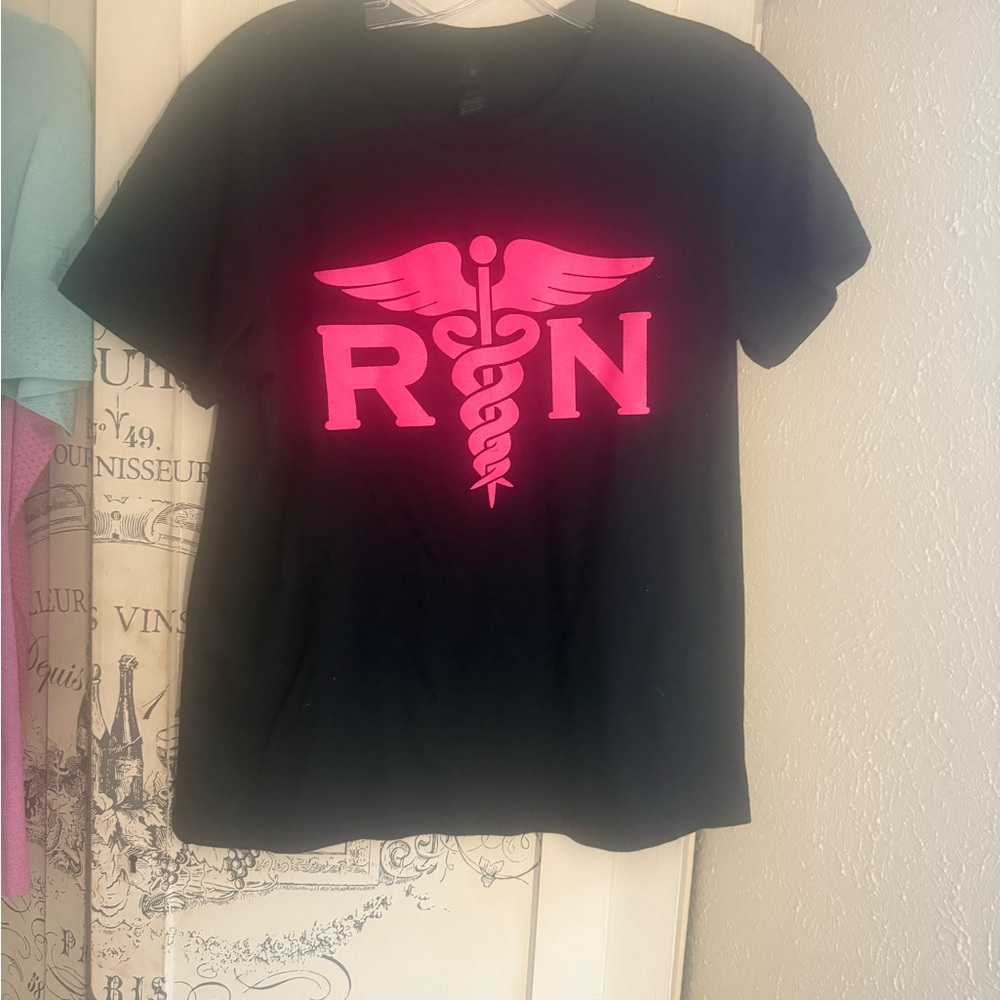 NWOT (Did not come with Tags) Adorable Black/Pink “RN” Nurse T-Shirt- Medium - Picture 4 of 14